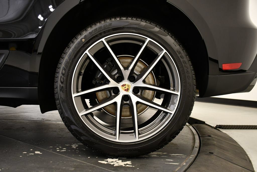 Certified 2026 Porsche Macan AWD/4WD image 16