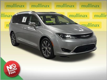 Used 2019 Chrysler Pacifica Limited w/ Tire & Wheel Group