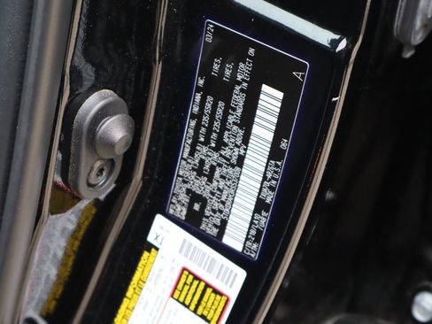 Used 2024 Toyota Highlander Platinum FWD image 33