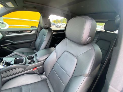 Used 2024 Porsche Cayenne AWD/4WD image 20