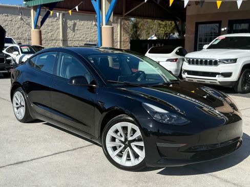 Used 2023 Tesla Model 3 Standard Range image 3