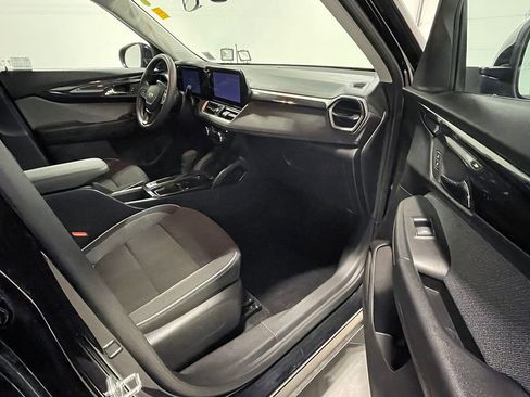 Used 2025 Chevrolet TrailBlazer LT w/ Driver Confidence Package FWD image 25