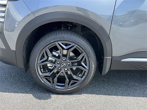 New 2025 Nissan Kicks SR image 12