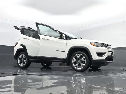 Used 2020 Jeep Compass Limited AWD/4WD image 31