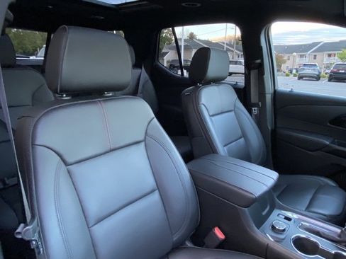 Used 2023 Chevrolet Traverse RS image 23