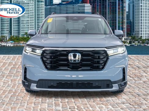 Certified 2023 Honda Pilot Touring image 2