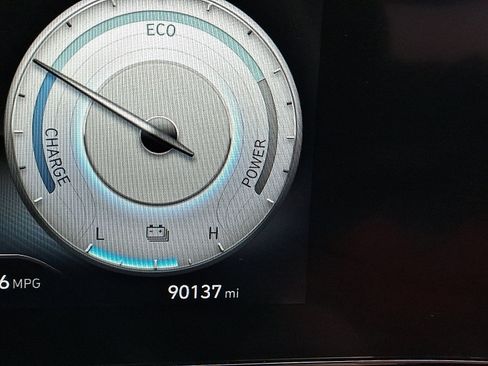 Used 2022 Hyundai Elantra Limited w/ Cargo Package image 19