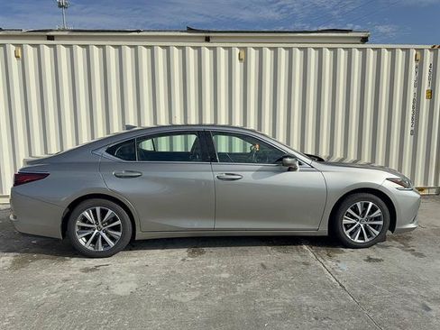 Used 2021 Lexus ES 350 w/ Premium Package FWD image 2