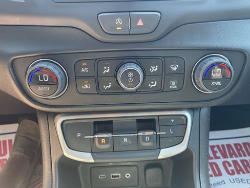 Used 2024 GMC Terrain SLE w/ Driver Convenience Package AWD/4WD image 22