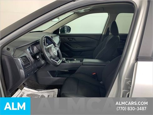 Used 2024 Nissan Rogue S image 9