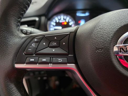 Used 2017 Nissan Rogue SV image 27