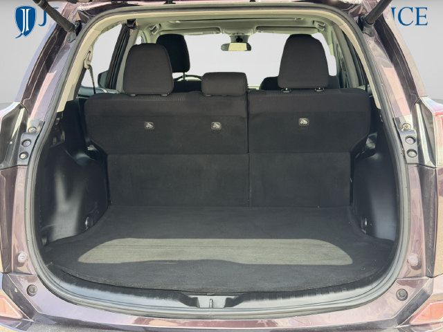 Used 2018 Toyota RAV4 XLE FWD image 15