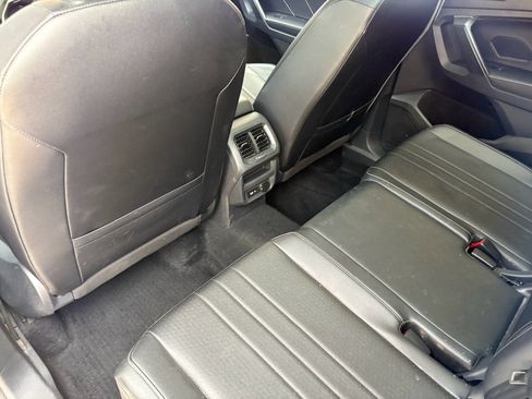 Used 2022 Volkswagen Tiguan SE w/ Panoramic Sunroof Package FWD image 16