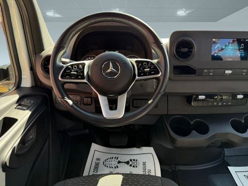 Used 2022 Mercedes-Benz Sprinter 2500 image 24
