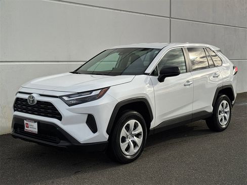 Used 2025 Toyota RAV4 LE image 6
