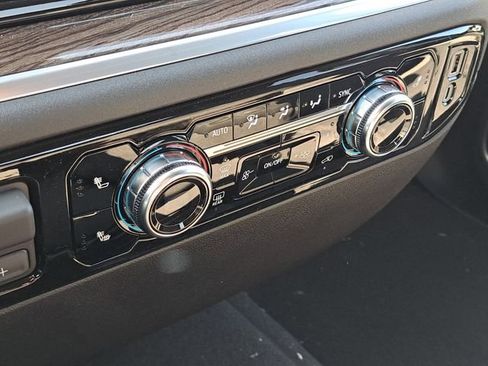 New 2026 GMC Sierra 1500 Elevation image 27