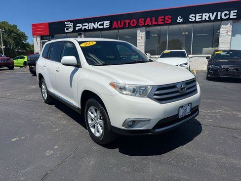 Used 2013 Toyota Highlander Plus FWD image 1