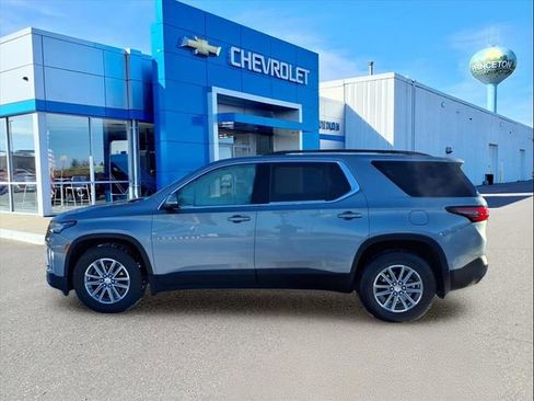 Used 2023 Chevrolet Traverse LT w/ Rear Camera Mirror Package image 7
