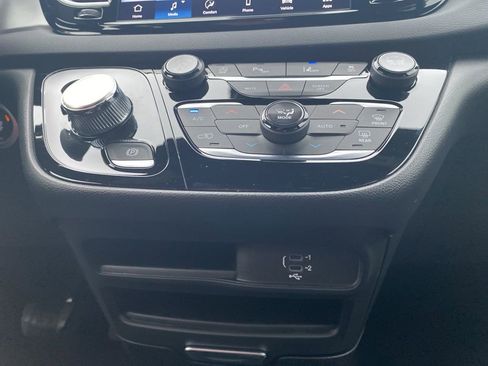 New 2026 Chrysler Voyager LX image 30