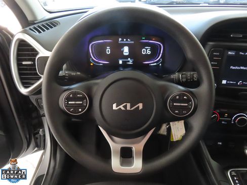 Used 2025 Kia Soul LX w/ LX Technology Package FWD image 16