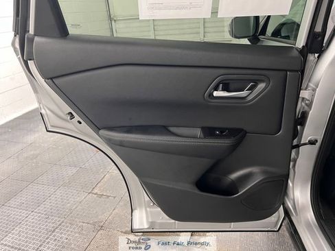 Used 2025 Nissan Rogue SV image 29