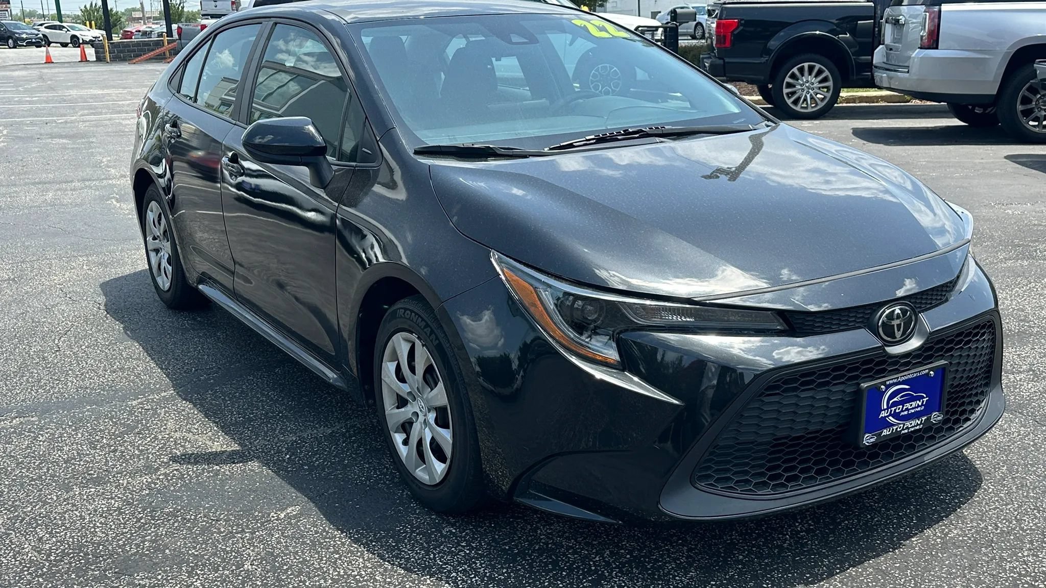 Used 2022 Toyota Corolla LE FWD image 3