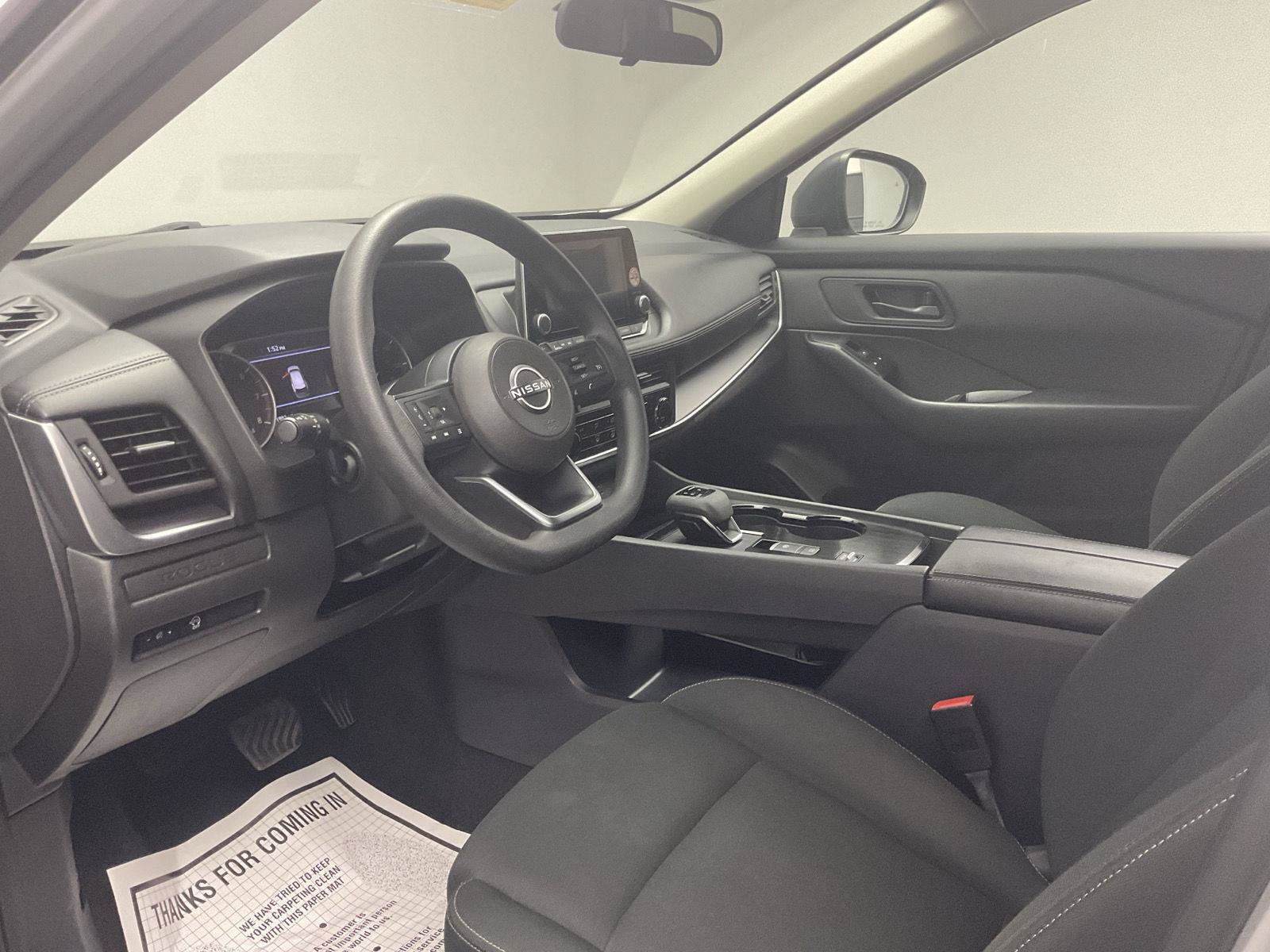 Used 2024 Nissan Rogue S FWD image 11