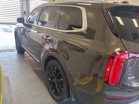 Used 2022 Kia Telluride SX w/ SX Prestige Package image 5