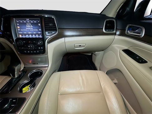 Used 2017 Jeep Grand Cherokee Limited image 25