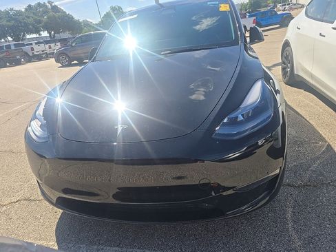 Used 2025 Tesla Model Y Long Range AWD/4WD image 2