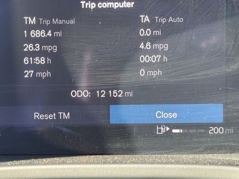 Certified 2025 Volvo XC40 B5 Plus image 8