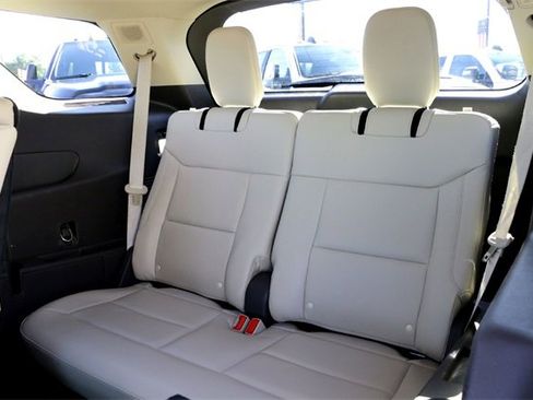 Used 2021 Ford Explorer Platinum w/ Premium Technology Package image 27