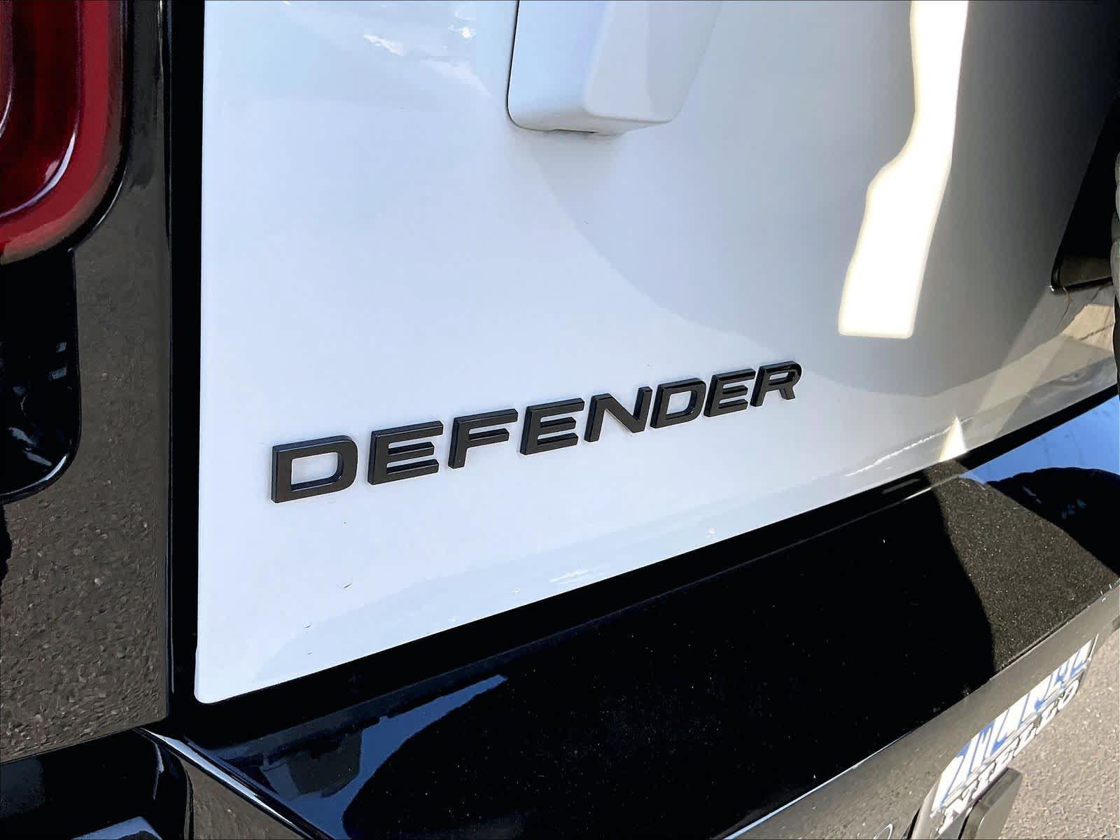 Used 2024 Land Rover Defender 110 X-Dynamic SE AWD/4WD image 8