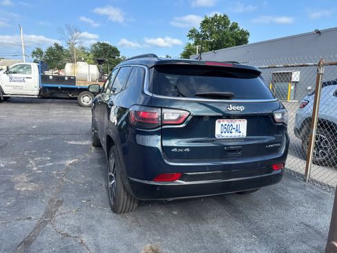 Used 2024 Jeep Compass Limited w/ Elite Group AWD/4WD image 3