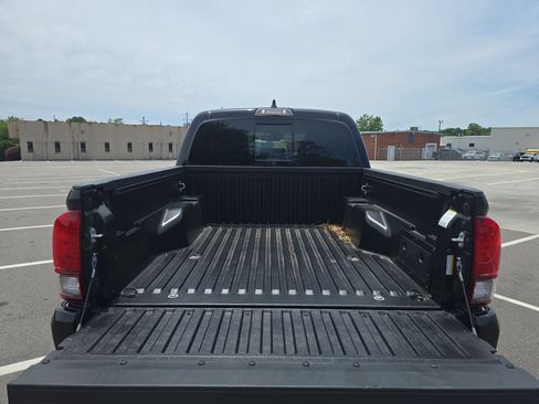 Used 2023 Toyota Tacoma SR5 w/ Technology Package AWD/4WD image 12