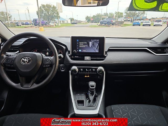 Used 2025 Toyota RAV4 XLE AWD/4WD image 13
