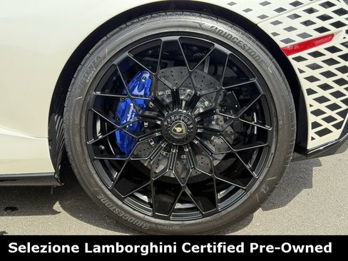 Used 2023 Lamborghini Huracan STO image 24