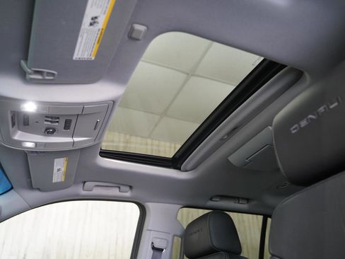 Used 2016 GMC Yukon Denali w/ Open Road Package image 32