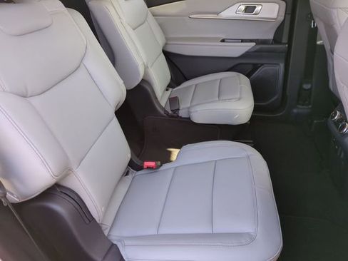 New 2026 Ford Explorer Active RWD image 34