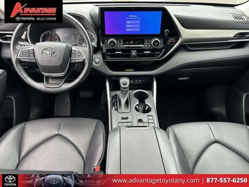 Used 2023 Toyota Highlander XLE AWD/4WD image 18