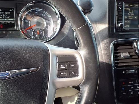 Used 2015 Chrysler Town & Country Touring-L w/ Driver Convenience Group FWD image 11
