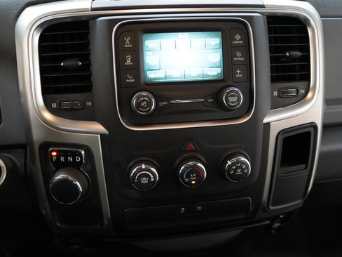 Used 2018 RAM 1500 Classic SLT image 17