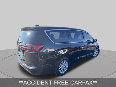 Used 2026 Chrysler Pacifica Select