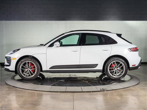 Certified 2025 Porsche Macan S AWD/4WD image 2