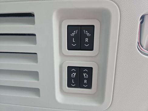 Used 2025 Buick Enclave Avenir w/ Super Cruise Package image 26