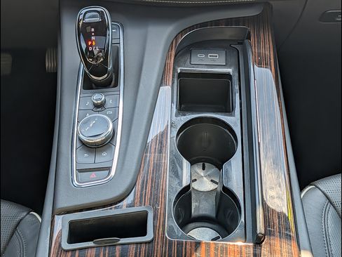 Used 2023 Cadillac Escalade Premium Luxury AWD/4WD image 20