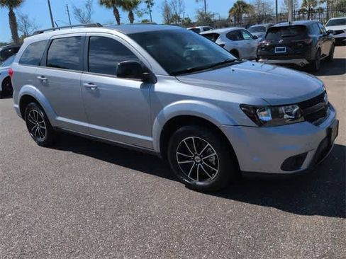 Used 2019 Dodge Journey SE w/ Blacktop Package image 2