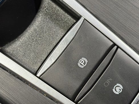 Used 2024 Ford Escape Platinum image 30