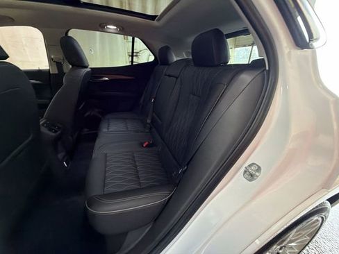 Used 2022 Buick Envision Avenir w/ Technology Package II image 24