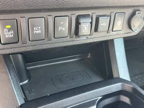 Used 2021 Toyota Tacoma TRD Off-Road w/ Technology Package AWD/4WD image 38